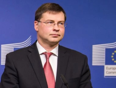 Ντομπρόβσκις: «Κυρώσεις για την Ιταλία αν δεν αλλάξει τον προϋπολογισμό»